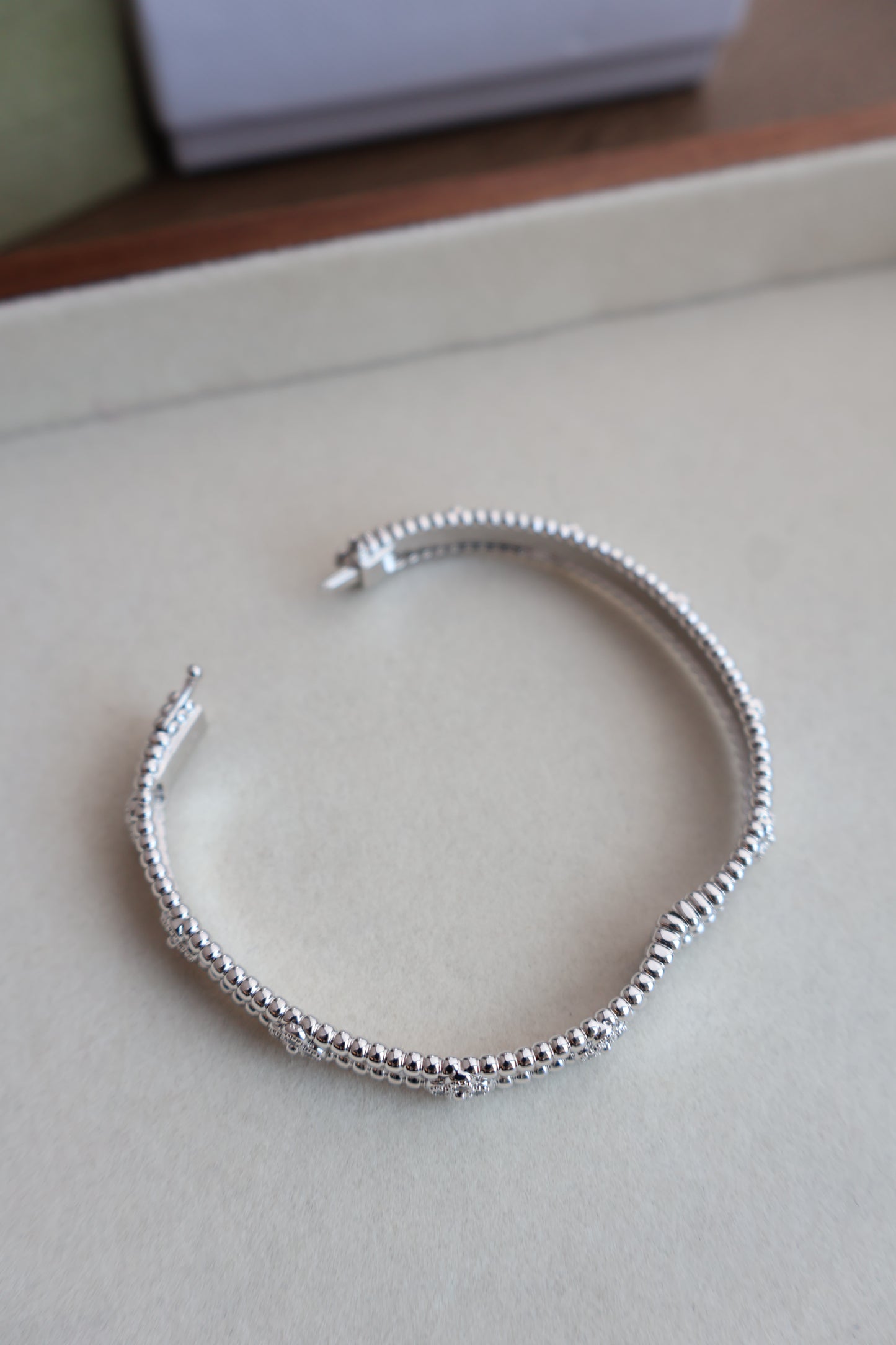 Van Cleef Perlee Sweet Clovers Bracelet Bangle Accessories (Whatsapp for Price & Grade)