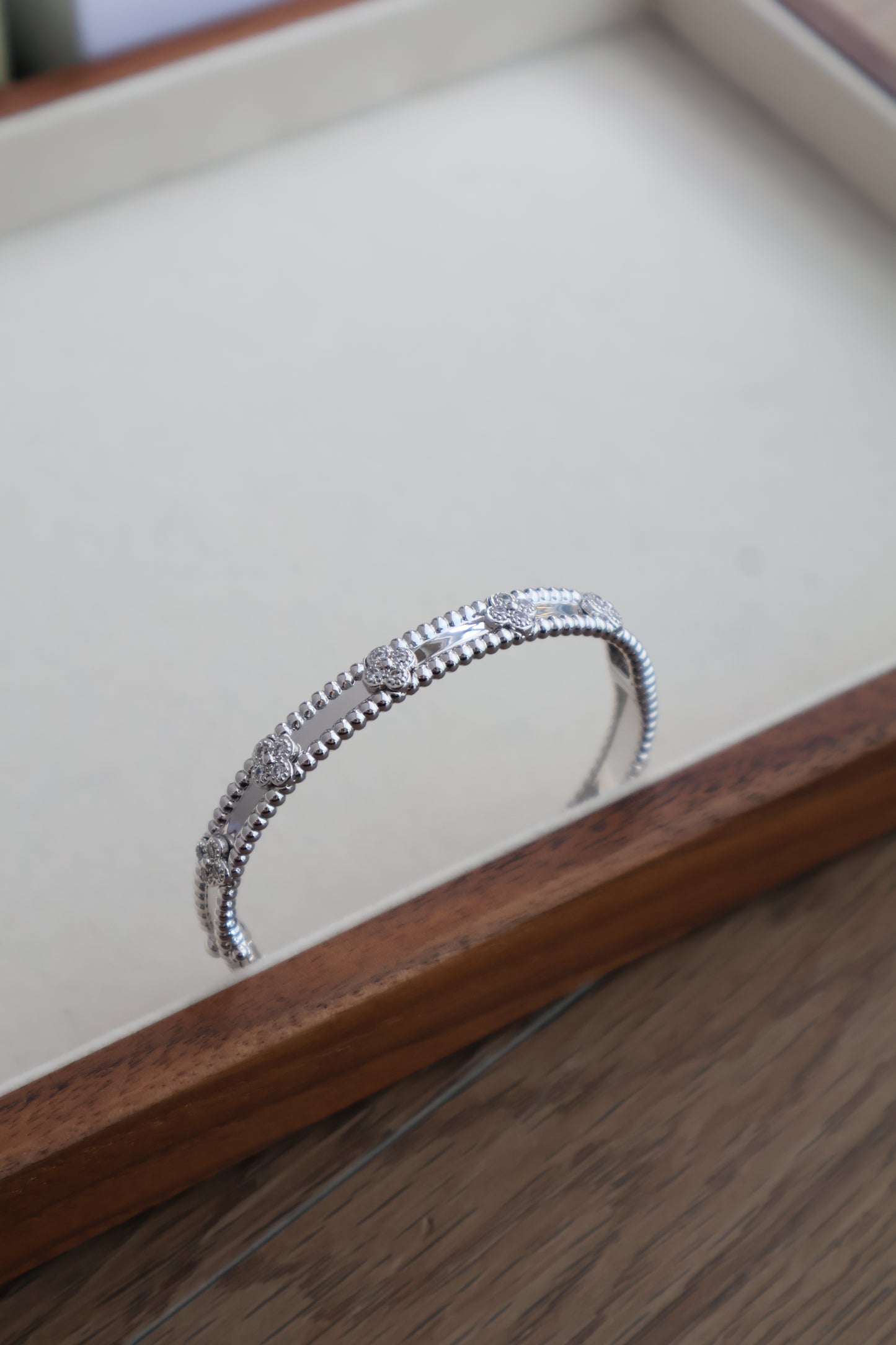 Van Cleef Perlee Sweet Clovers Bracelet Bangle Accessories (Whatsapp for Price & Grade)